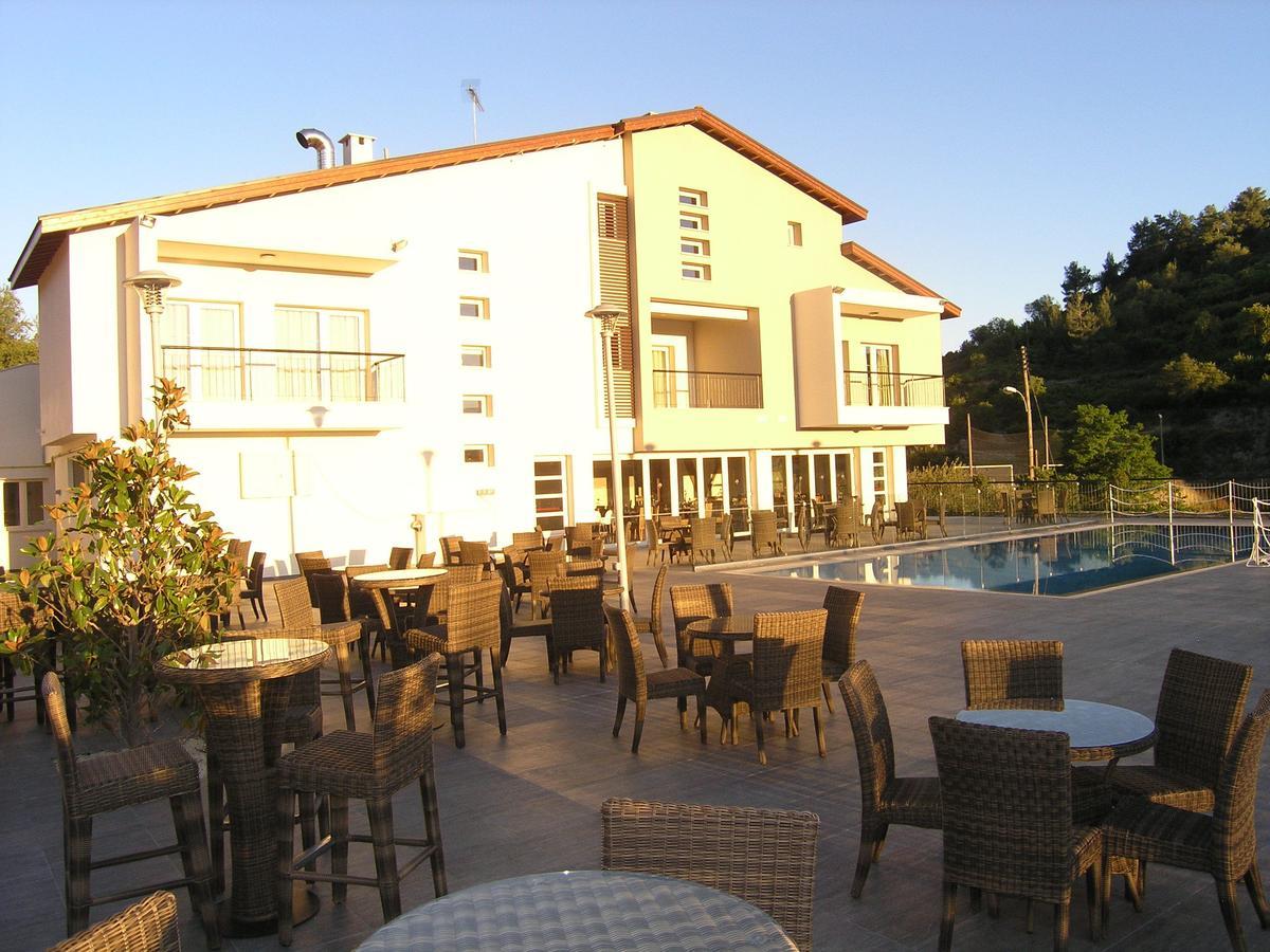 Livadia Hotel Kyperounta Exterior photo